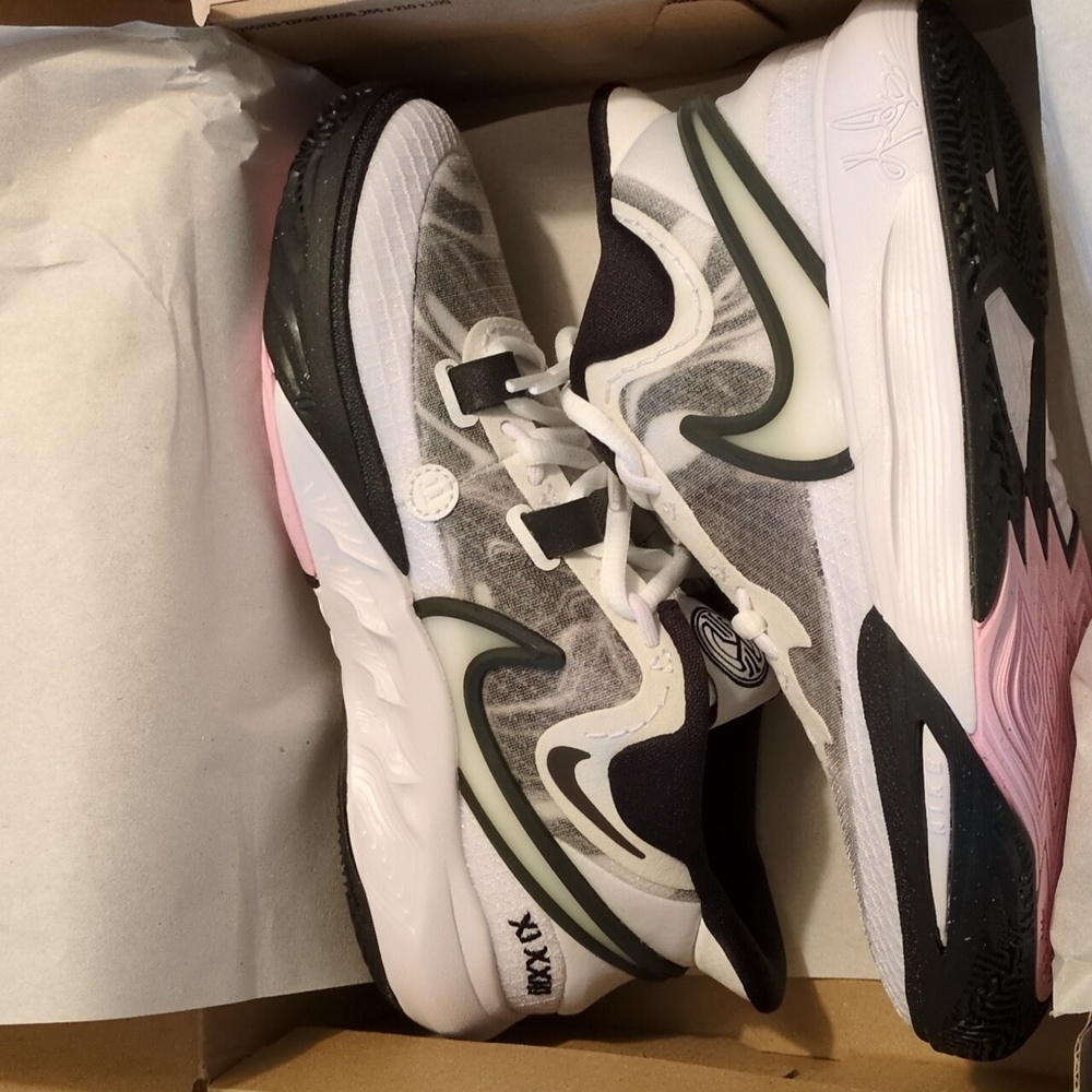 Kyrie 8 go grade school size 4.5y new in original packaging